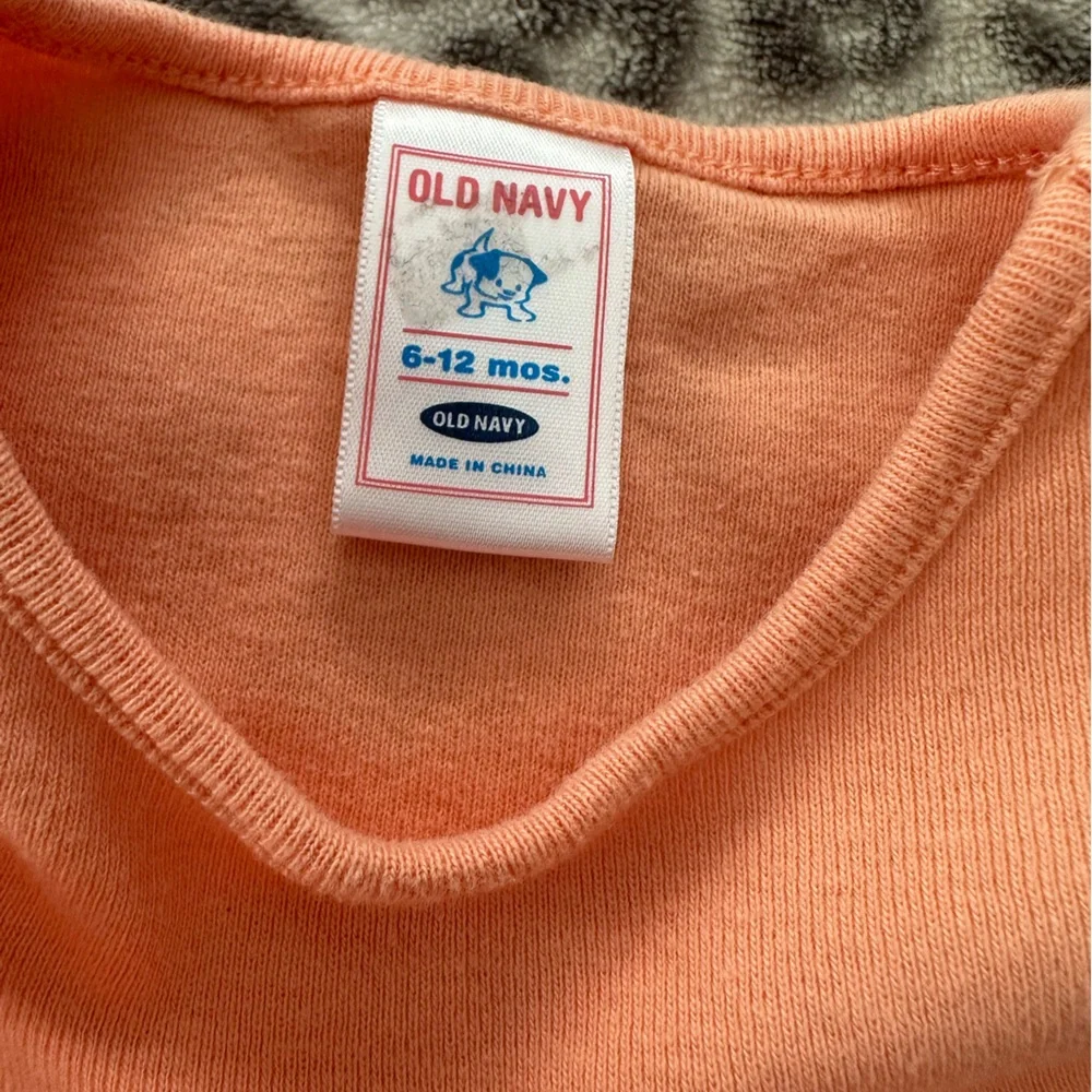 2006 Old Navy Short Sleeve Bodysuit Onesie in Peach Orange Size 6-12 months